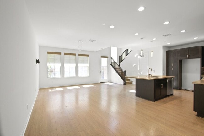 Photo - 21 Prominence