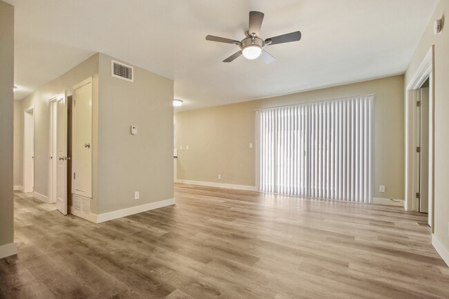 Photo - 11016 Kittridge St