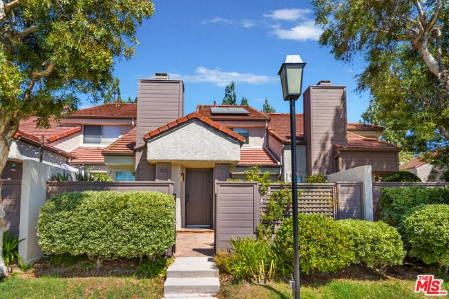 Building Photo - 1017 Via Colinas Rental