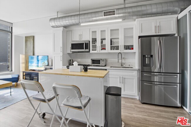 Photo - 1111 S Grand Ave Unit 813