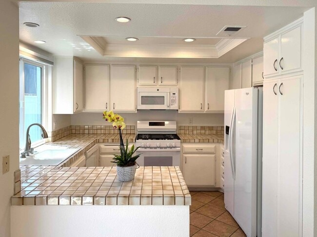 Photo - 2057 Tustin Ave