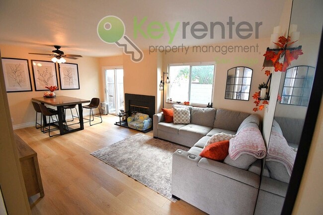 Building Photo - End-Unit Newly Remodeled Townhome in Clair...