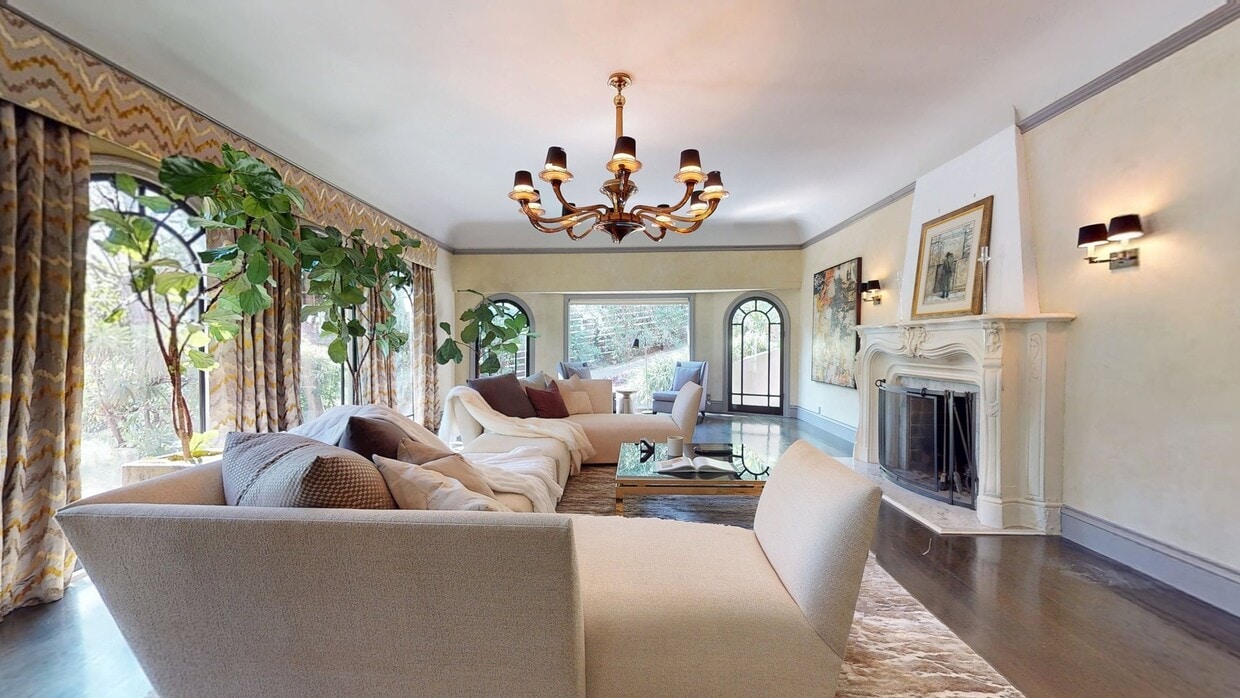 3D Tour - 3300 N Knoll Dr