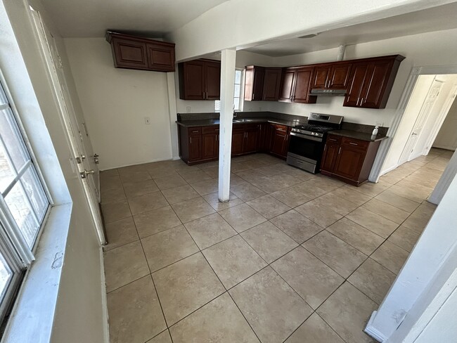 Photo - 4221 S Olive St