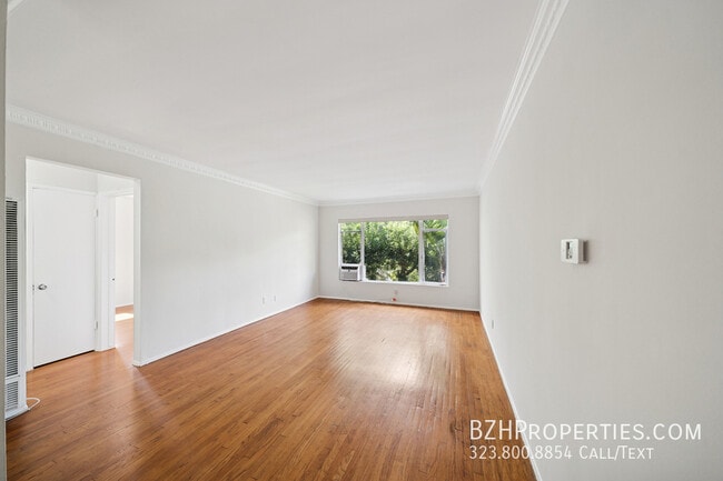 Building Photo - 1306 Havenhurst Dr Unit 17