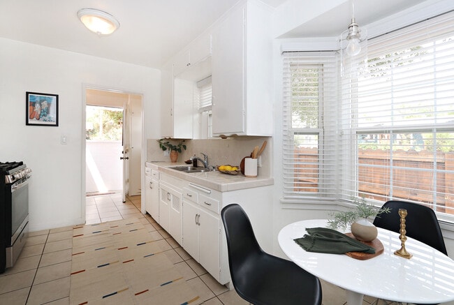 Photo - 329 N Avenue 66