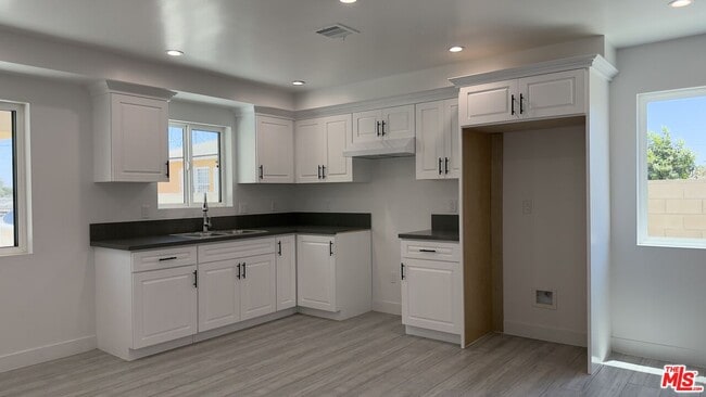 Photo - 9011 Holmes Ave