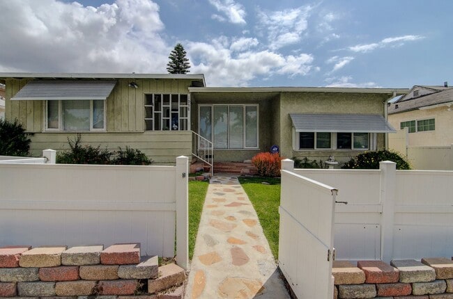 Building Photo - 3-Bed Signal Hill House for Lease