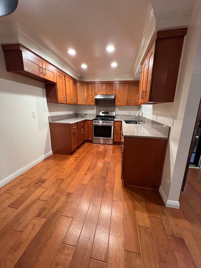 Kitchen - 2501 W Redondo Beach Blvd Unit 130