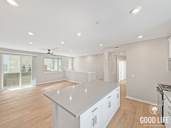 Photo - Stunning 2B/2BA Townhome in Mira Mesa for Rent!