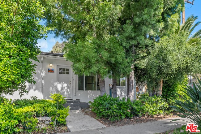 Photo - 739 Westbourne Dr