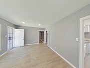 Photo - 1117 N Mayfield Ave Apartments Unit 1117