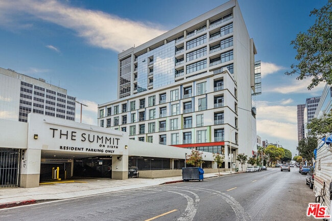 Building Photo - 3223 W 6th St Unit 1002