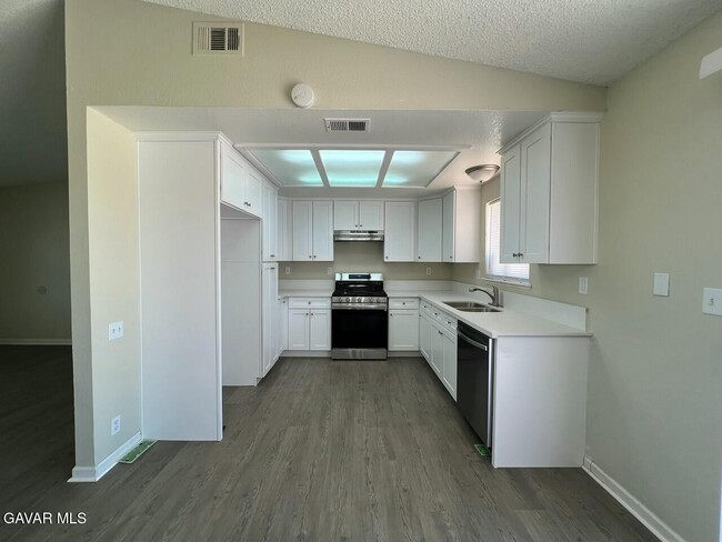 Photo - 11340 E Avenue R