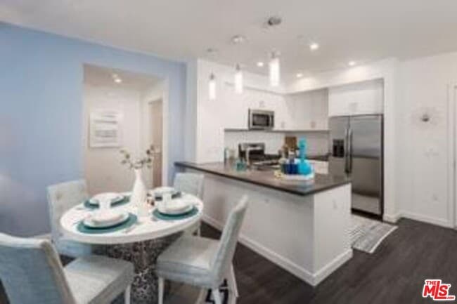 Photo - 7141 Santa Monica Blvd Unit 424