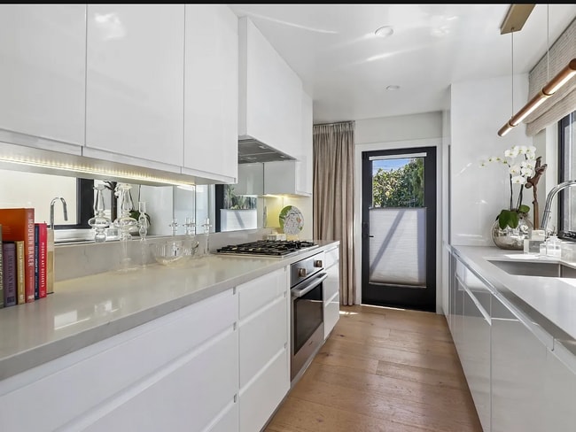 Photo - 1340 N Harvard Blvd