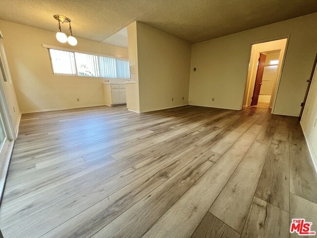 Photo - 1261 Granville Ave Unit 1