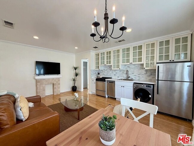 Photo - 938 6th St Unit 8