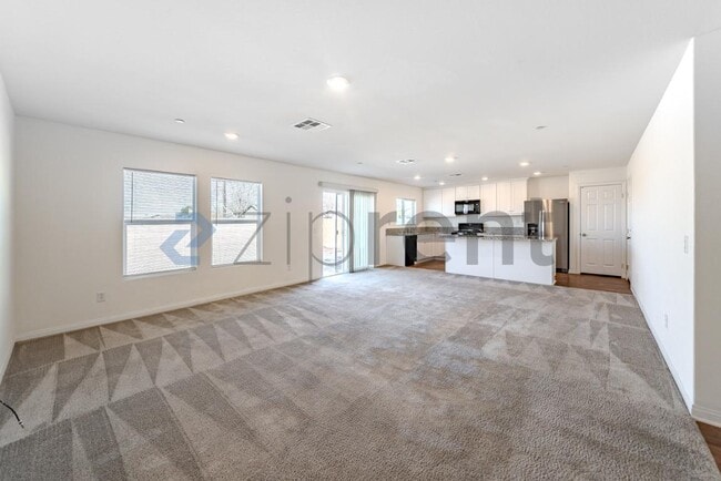 Photo - 2023 E Lingard St