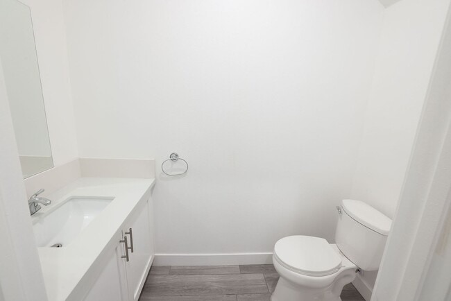 Photo - 3927 Wisconsin Unit 3921