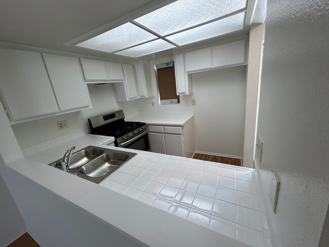 Photo - 400 N Kenwood St Unit 3
