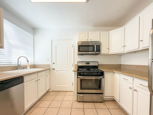Photo - 10428 Riverside Dr Unit 10428