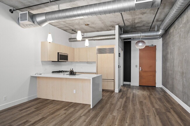 Building Photo - $3,895 - 1 Bed + Den / 1.5 Bath Condo at Parkloft Residence in Downtown San Diego Unit 312