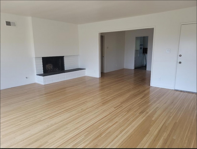 Livingroom - North View to Dining Room - 960 17th Street - Apt 2 Unit 2