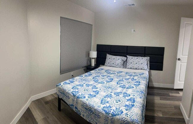 Photo - 4760 Voltaire St Townhome