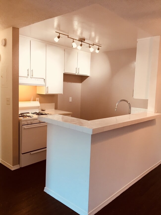 Beautiful 1 Bed/1 Bath Condo Apartment wit... - Beautiful 1 Bed/1 Bath Condo Apartment wit...