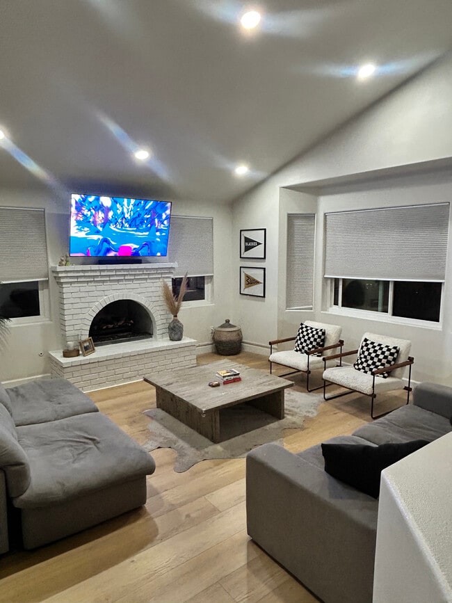 Building Photo - 1728 Santa Ana Ave Unit A