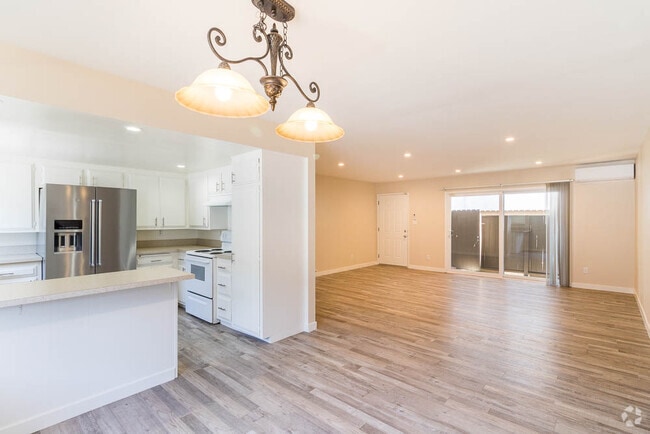 Building Photo - 2102 Mathews Ave Unit B Rental