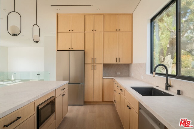 Photo - 1931 Sunset Plaza Dr