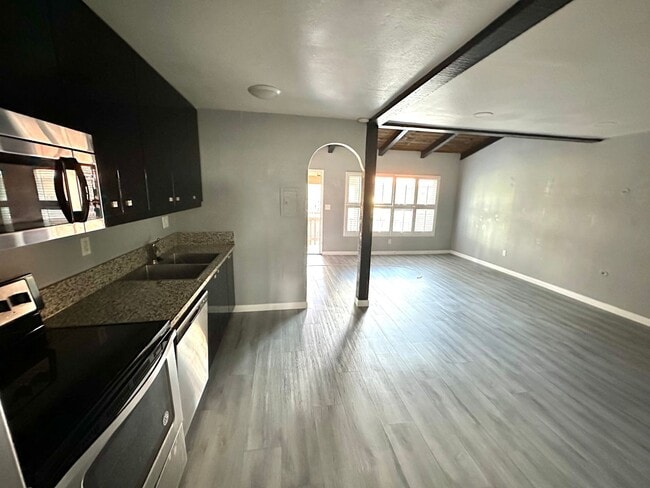 Photo - PET FRIENDLY! !Amazing 1 bedroom apartment in Santa Ana!
