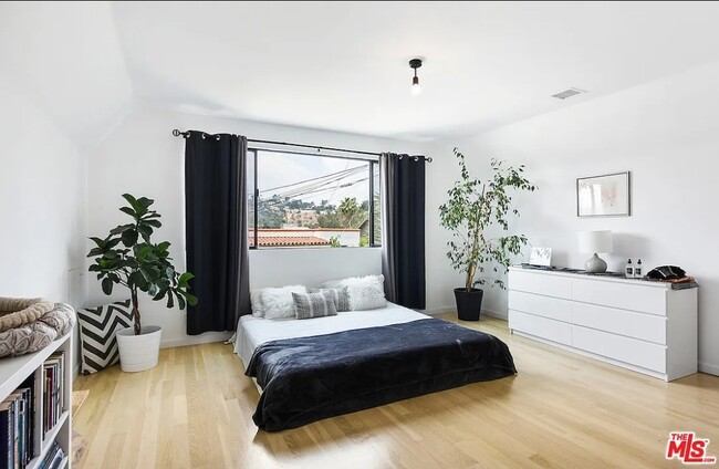 Master Bedroom - 429 N Ave 51 House