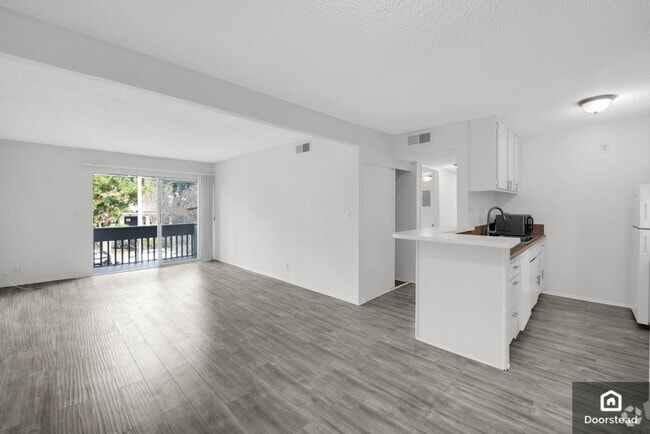 Building Photo - 18620 Hatteras St Unit 276 Rental