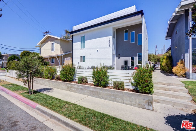 Photo - 1303 Beryl St Unit E