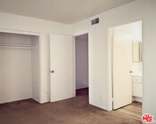 Photo - 16037 Vanowen St