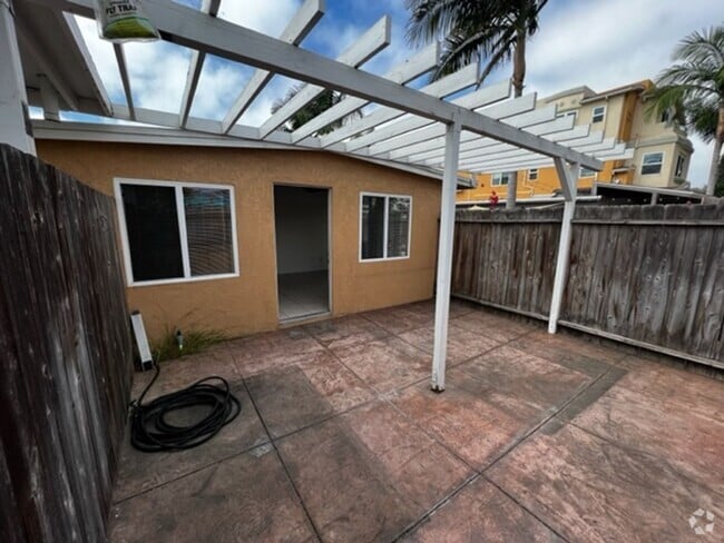 Building Photo - 2039-2043 Grand Avenue Unit 2039 Grand Avenue Rental