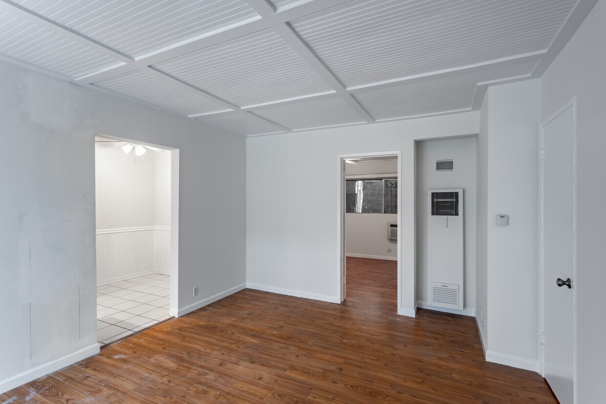 3D Tour - Royal Alfred 726 N. Alfred