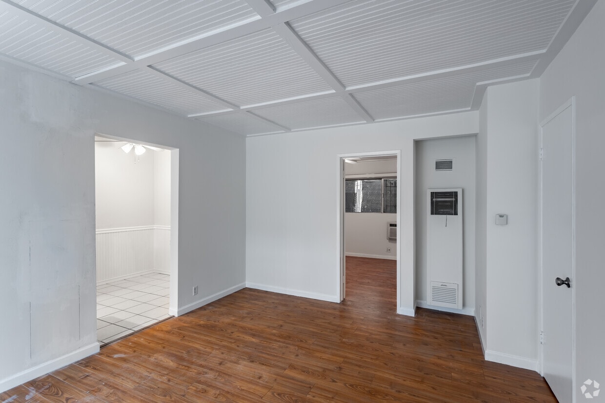 3D Tour - Royal Alfred 726 N. Alfred