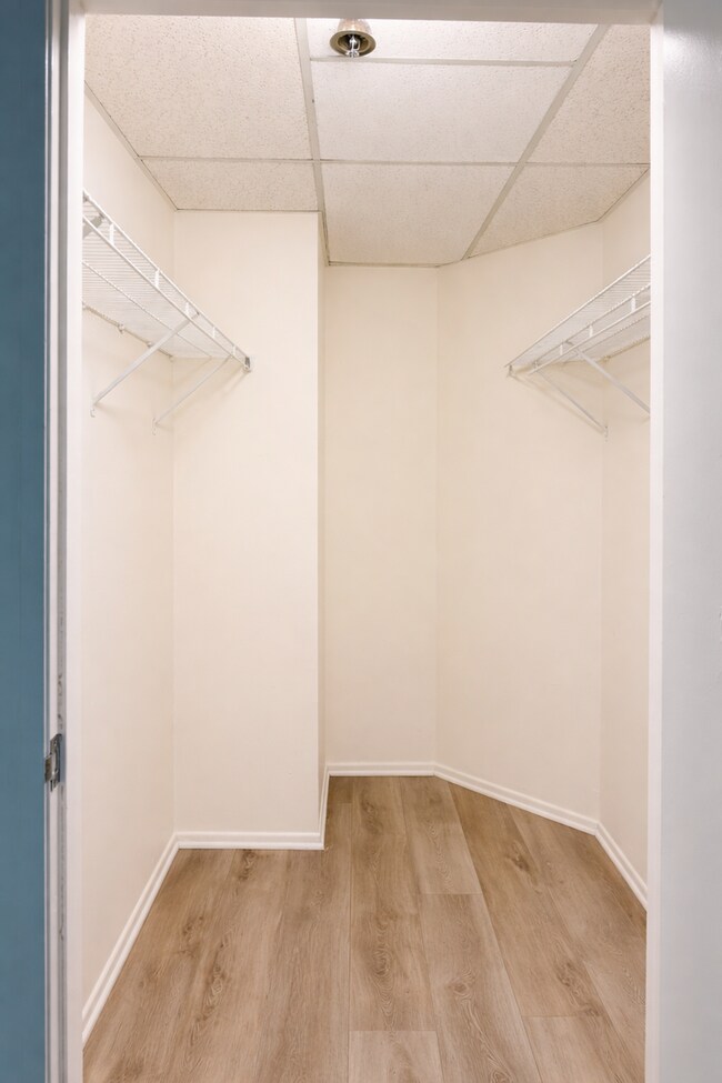 Photo - 10600 Wilshire Blvd Unit Twin Room 1 - B