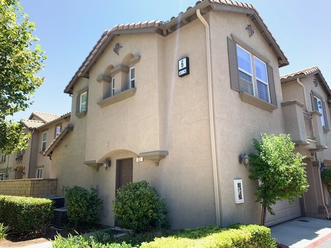 Building Photo - Beautiful 2 Bedrooms, 2 Baths Condominium with Attached Garage in Rancho Cucamonga.