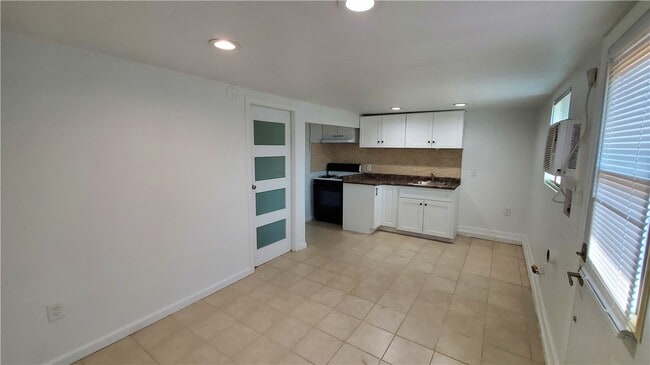 Building Photo - 806 W Bagnall St