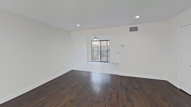Photo - Newly Renovated 2 Bed / 2.5 Bath Townhome in North Hills