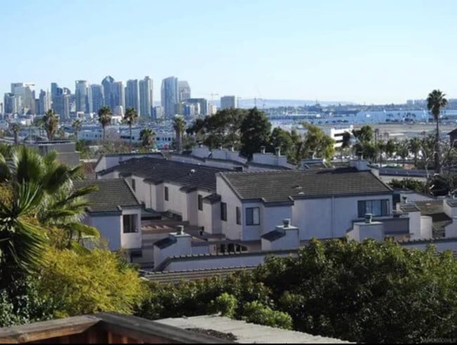 Photo - 1885 Titus St