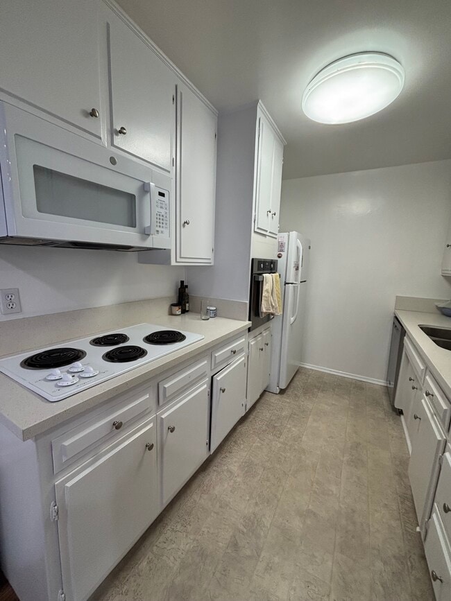 Kitchen - 2803 Arizona Ave