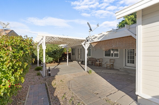 Photo - 47800 Madison St