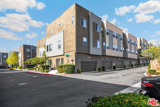 Building Photo - 746 Farrier Wy