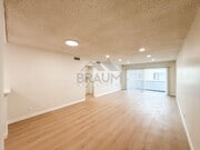 Photo - 6039 Whitsett Ave Unit 202